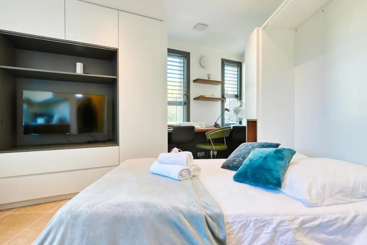 Trois Moulins Furnished Flat Apartment Aix-en-Provence France