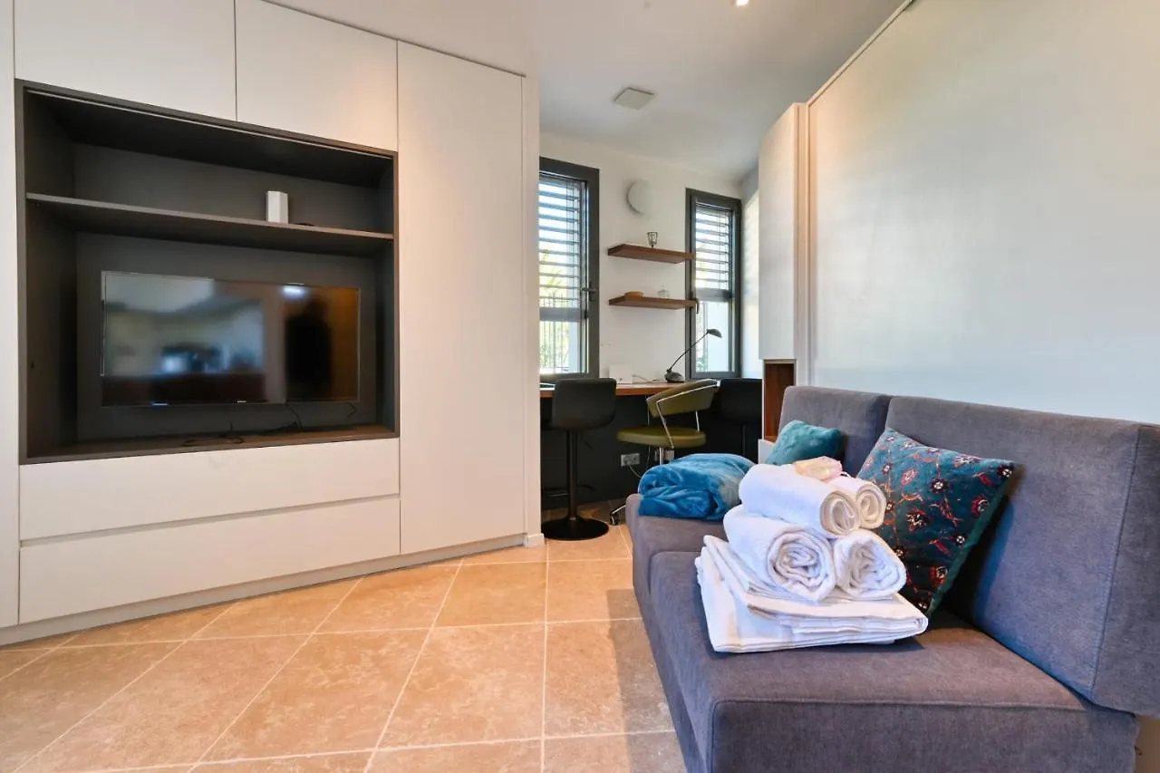 Trois Moulins Furnished Flat Apartment Aix-en-Provence