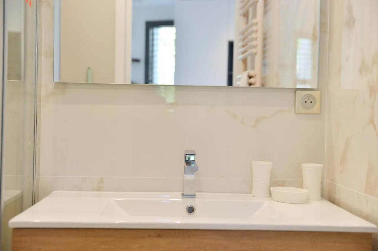 Trois Moulins Furnished Flat Apartment Aix-en-Provence