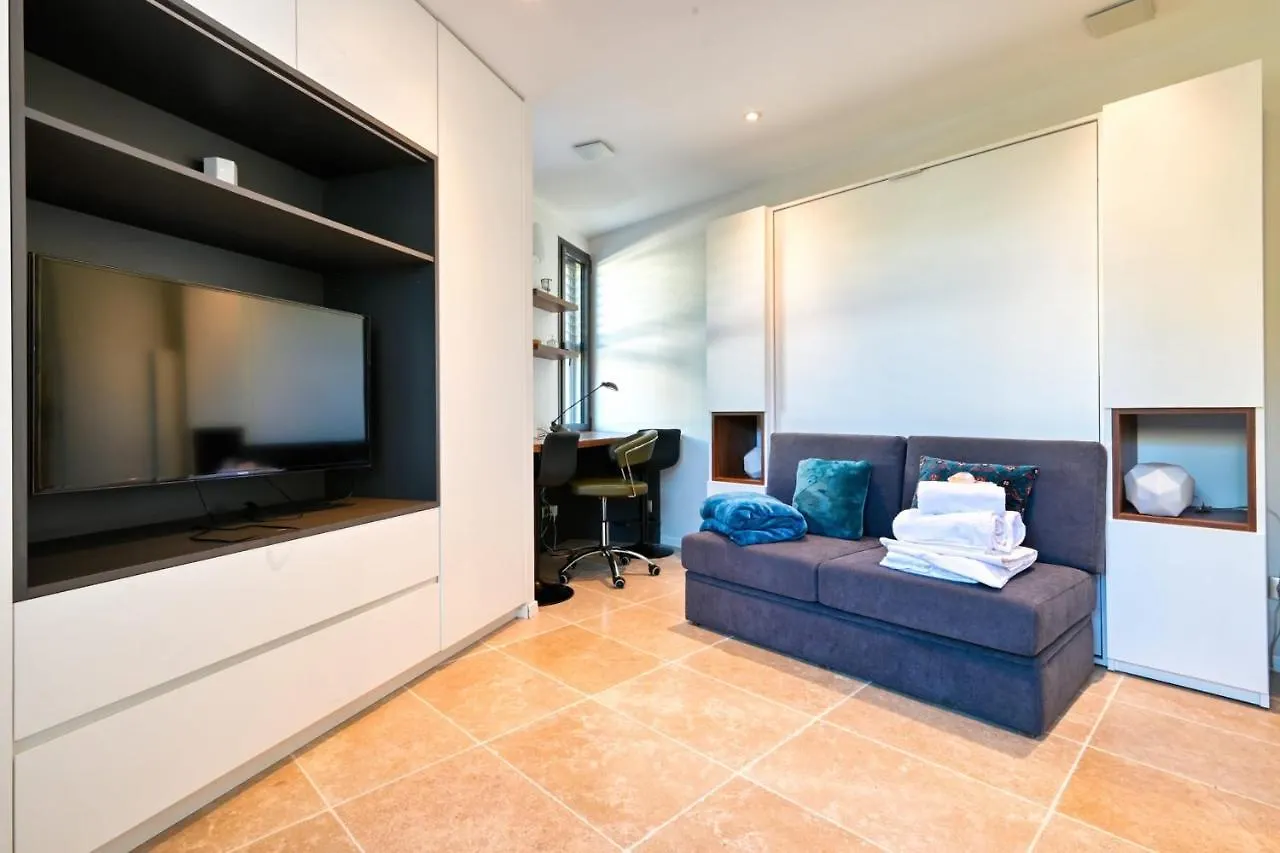Trois Moulins Furnished Flat Apartment Aix-en-Provence